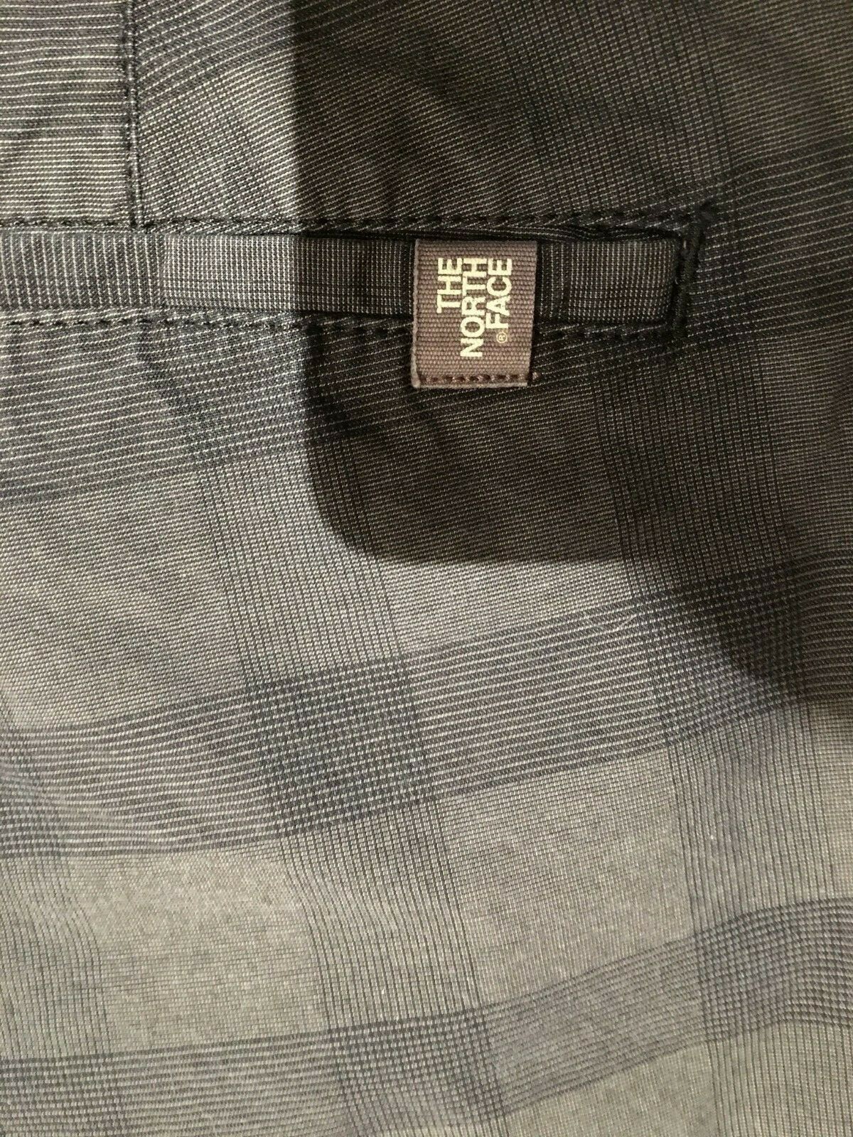 TNF The North Face Sz 34 Mens Shorts Alderson Black Plaid Casual