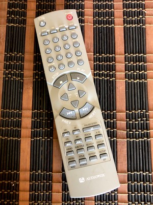 GENUINE AUDIOVOX VE1040 LOW PROFILE DVD/TV/SPEAKERPHONE REMOTE