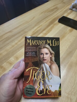 Tiger Eye by Marjorie M. Liu signed 