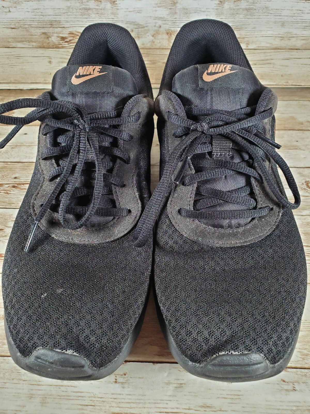 Nike Tanjun Black Metallic Bronze Women s Size 11 Mesh Running Shoes  812655-005: купить с доставкой из США, цена 2 948 руб - (125313863344)