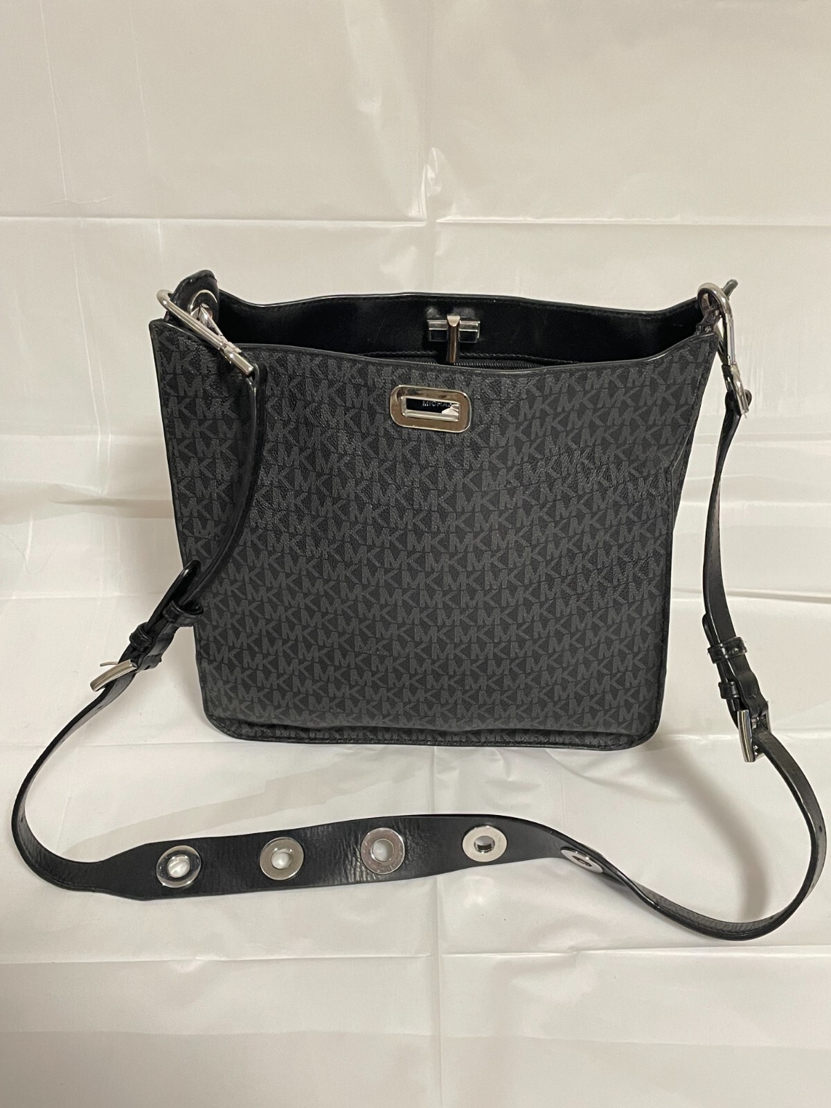 MICHAEL KORS Pocket Book Sullivan Signature North South