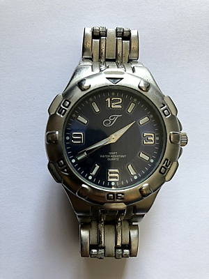 Quartz 100ft water resistant watch clearance