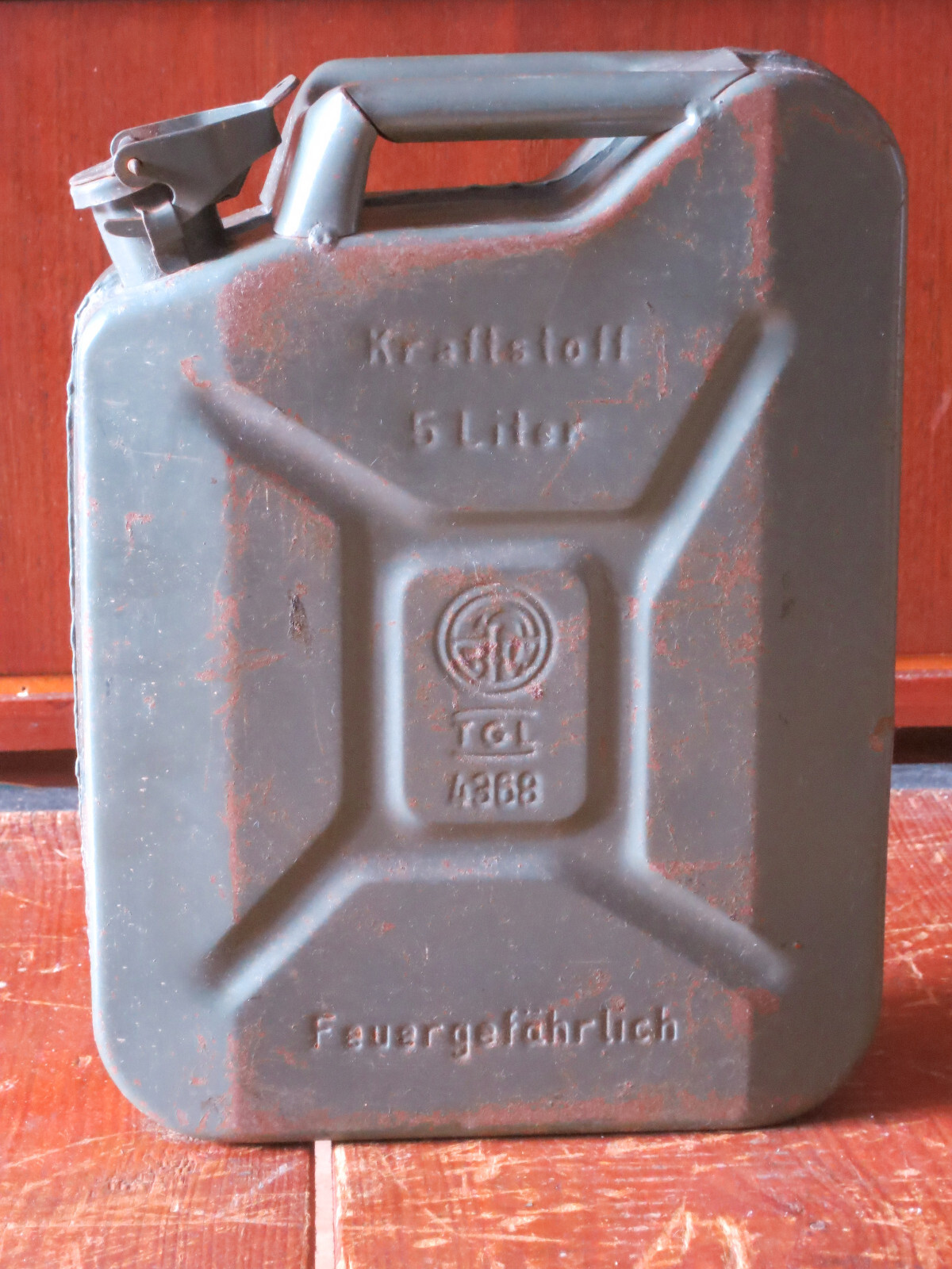 Kraftstoff 4368 ドイツ軍燃料缶 5L 物入れ ヴィンテージ 楽天市場】実物放出品 US GAS CAN【US ガスカン】ミリタリー