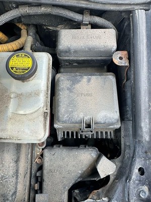 06 07 08 09 LEXUS RX400 HYBRID Engine Fuse Relay Box