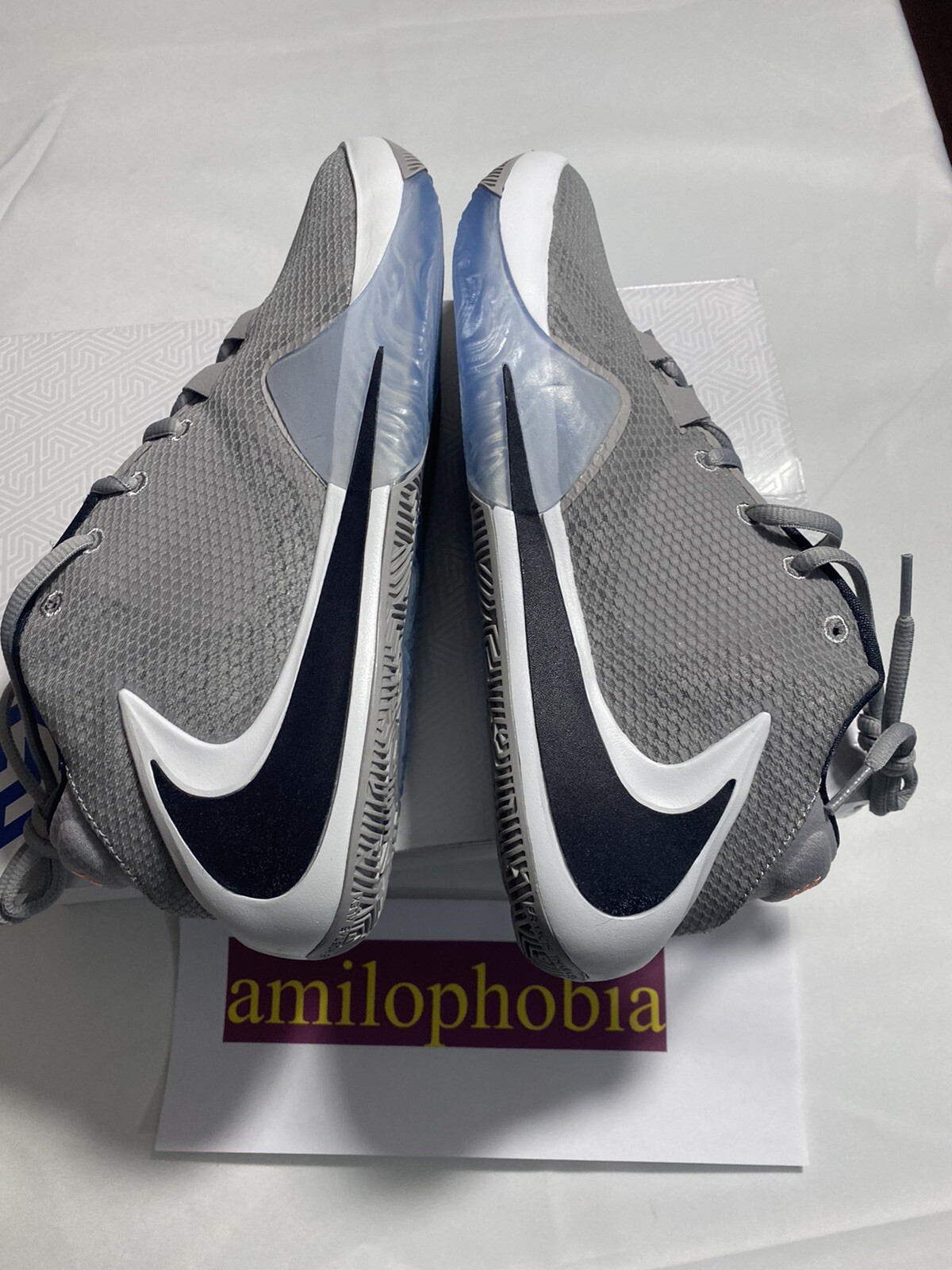 New Mens Size 9.5 Grey Nike Zoom Freak 