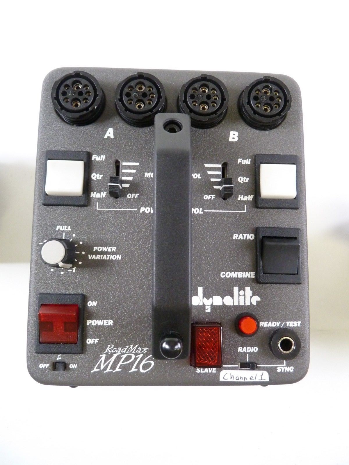 Dyna-lite Roadmax MP16 with two heads, cables, PC Cord, and Case, EC, Dynalite