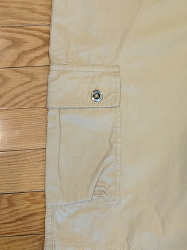Levi's Casual Career Uniform Multi -Use Cargo  shorts(beige) w belt Size 20 w30