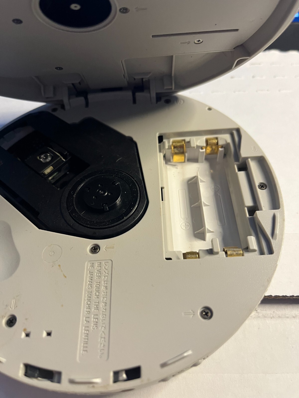 Sony D-NE300 CD Atrac 3 Plus MP3 Player Discman Tested See Pics and Description