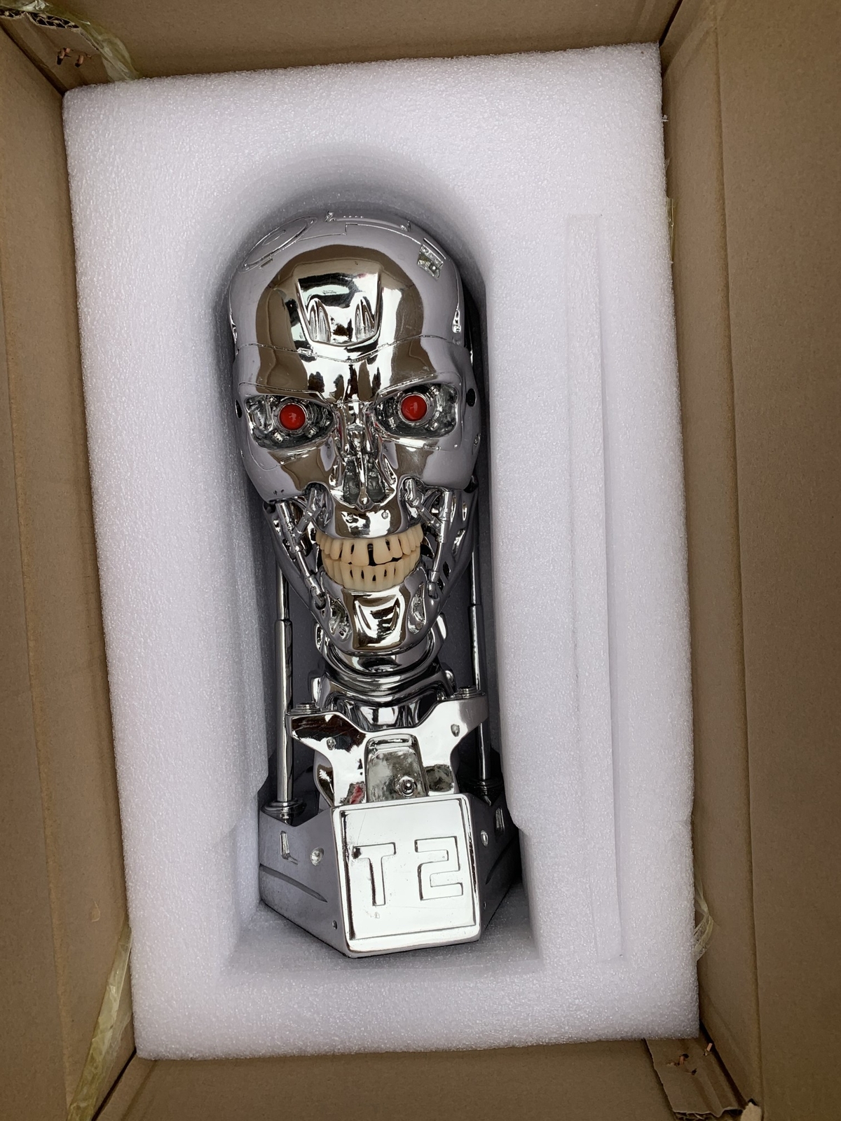 New T2 -T800 Terminator Bust Skull Resin Handwork Model LED