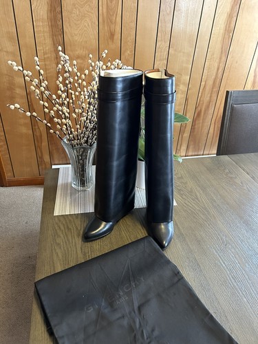 【送料&関税込】Givenchy Black Leather Shark Lock Boots Givenchy Shark Lock Leather Boots with Wide Calf | Saks