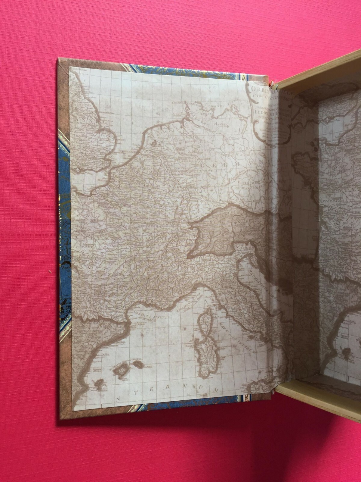 PUNCH STUDIO. MAP. TRAVEL. SUITCASES. STASH BOX. GOLD FOIL. Faux BOOK. BOX. GIFT