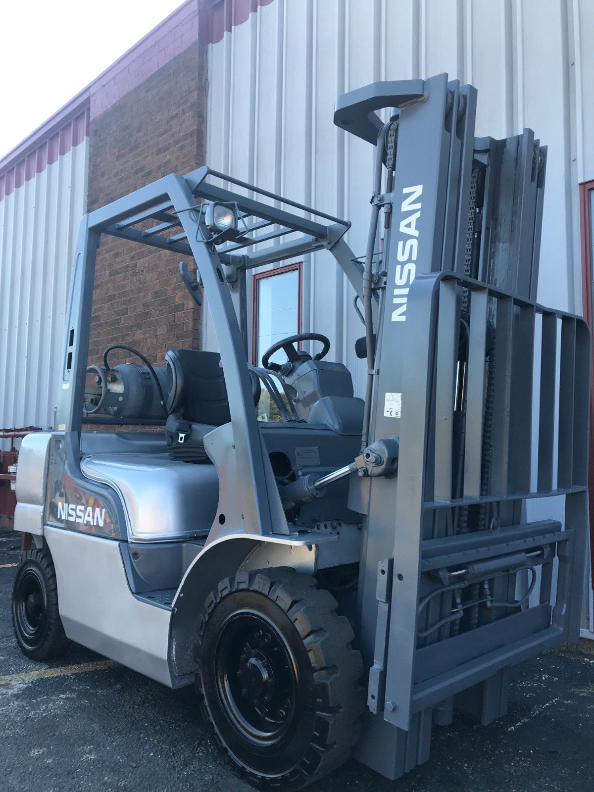 NISSAN MPL02A25LV 5000LB PNEUMATIC FORKLIFT LIFTTRUCK