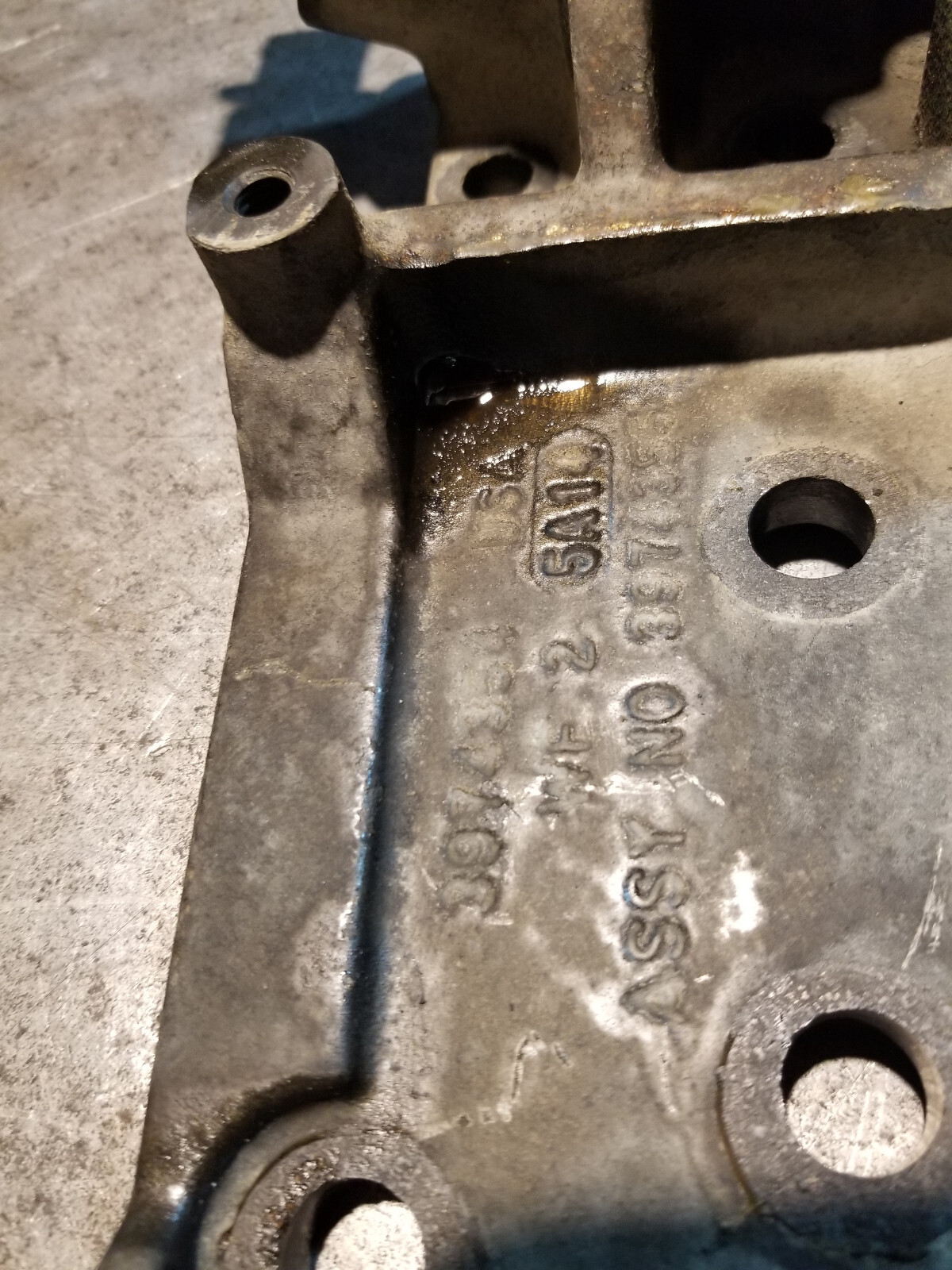 03-07 Dodge Ram Cummins 5.9L Engine 3974354 Ac compressor bracket 3974355 - Picture 4 of 7