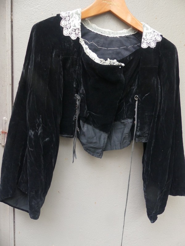 Costume Breton Gilet Velour Noir Et Broderie DÃ©But Xx Ã¨Me Adulte Voir Photos