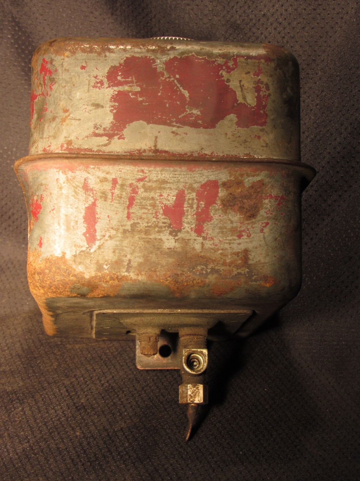 Vintage Brigggs & Stratton 8B Gas Tank