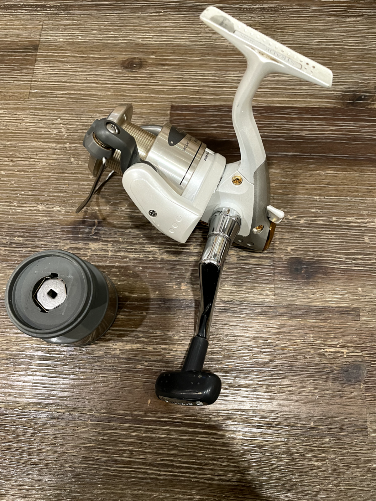 SHIMANO Stradic 4000FE Spinning Reel made in Japan w/ Spare Graphite Spool