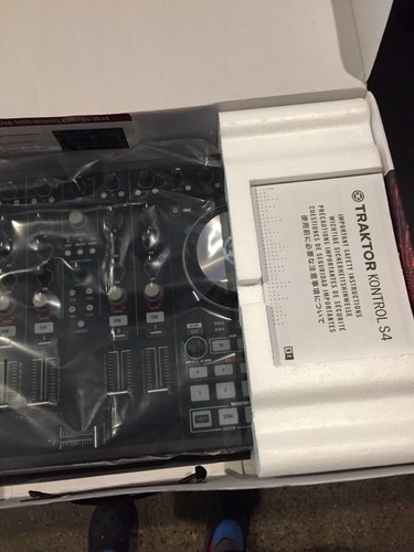 Native Instruments Traktor Kontrol S4 MK2 DJ Controller