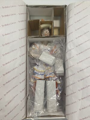 I LOVE LUCY ''BE A PAL'' PORCELAIN DOLL. THE HAMILTON COLLECTION 18'' TALL /READ