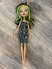 clawdeen wolf green hair