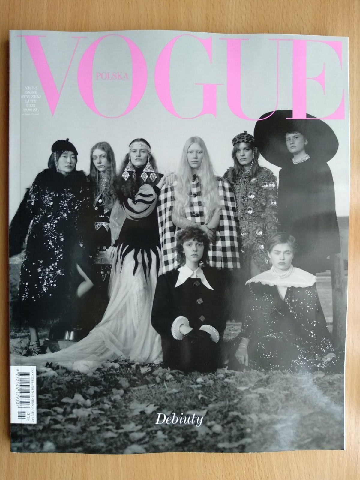 女性情報誌 Vogue Poland November 2023 Cover 1 $_57.PNG?set_id=880000500F
