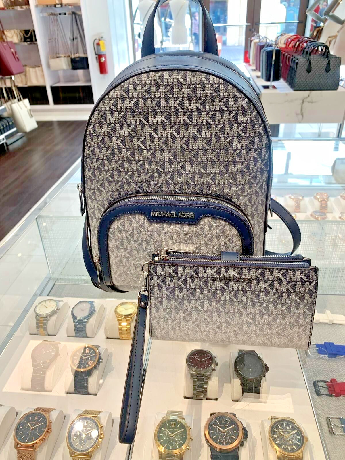 MICHAEL KORS JAYCEE MEDIUM BACKPACK and DOUBLE ZIP WALLET SET MICHAEL KORS JAYCEE MEDIUM BACKPACK + WALLET SET MK GRAPHIC  main image 4