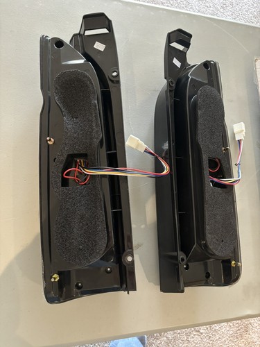 Yosoo LED Tail Light Assembly for Hiace 200 Commuter Van 2005-2017 One Pair