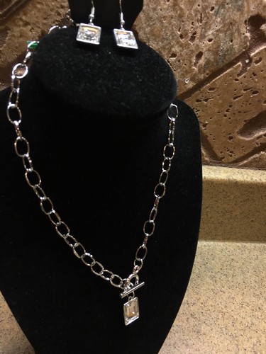 NWT Paparazzi “Wear it Like You Mean It” 2pc Beautiful Silver Set only $5