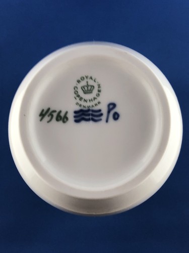 Royal Copenhagen Vase 4566  Statue Of Hoejbro Square Copenhagen 6 3/4