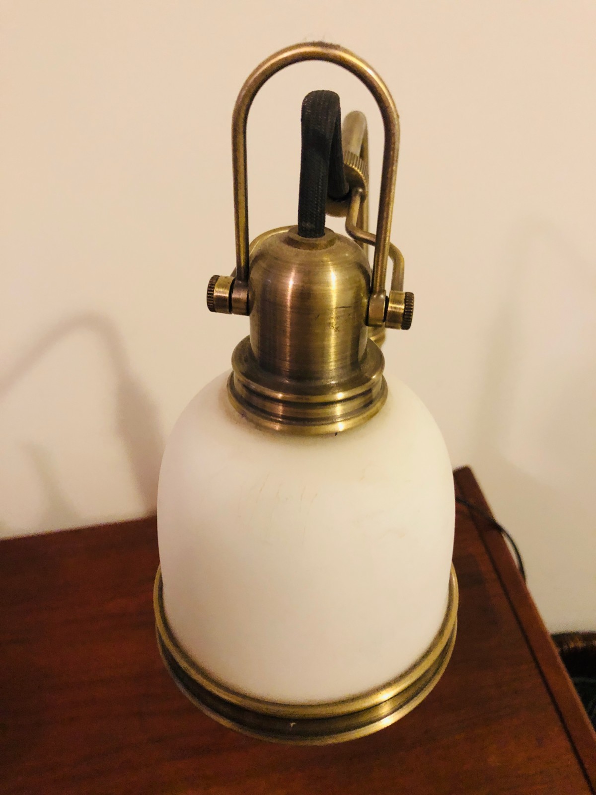 VINTAGE BANKER'S LAWYER'S BRASS and LEATHER DESK LAMP FROSTED GLASS SHADE