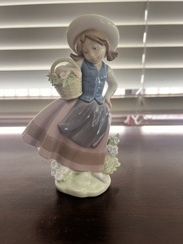 Lladro Sweet Scent Girl Porcelain Figurine w/ Flower Basket