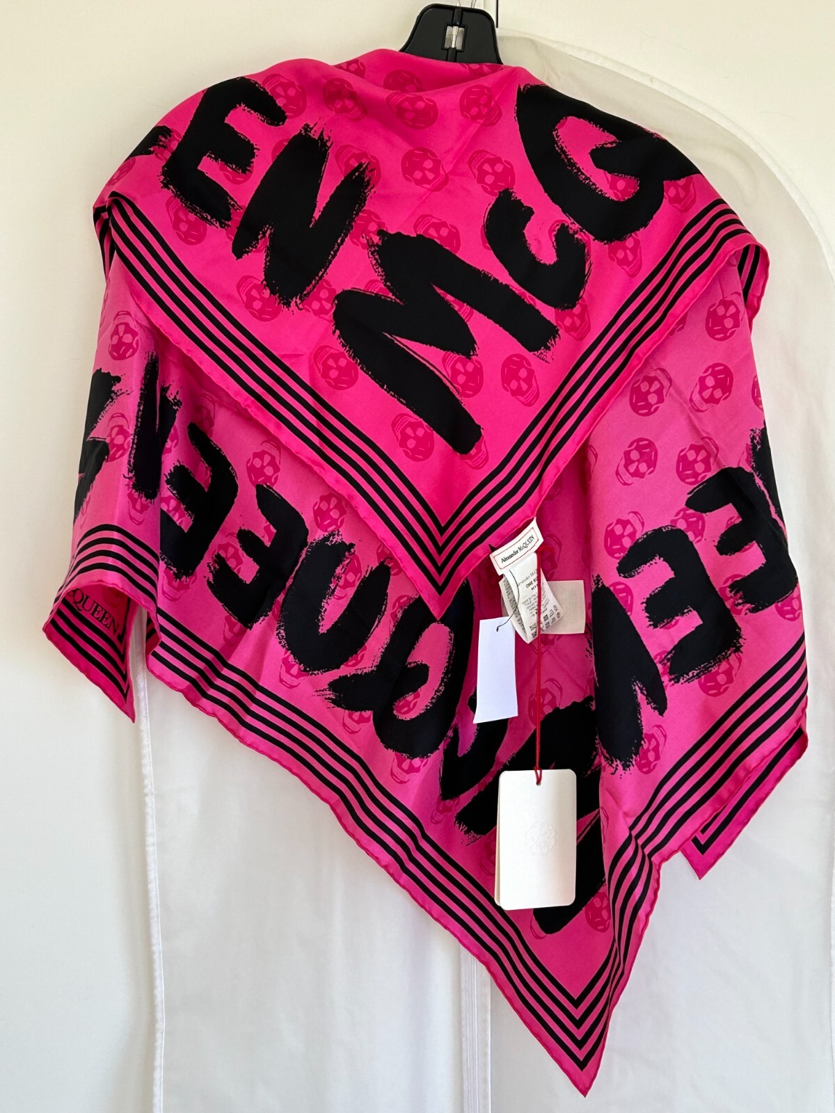 NWT Alexander McQueen Graffiti Silk Skull Scarf Fuchsia