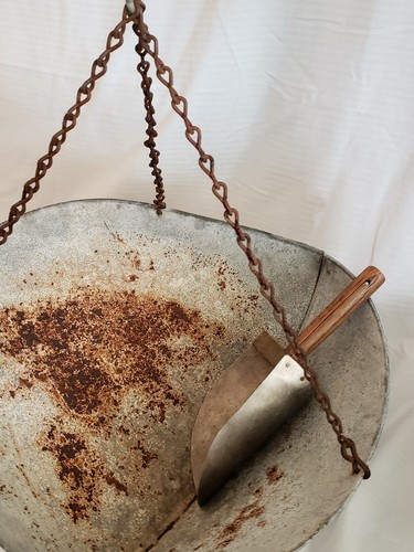 VINTAGE ANTIQUE BLUE PENN SCALE CO HANGING PRODUCE SCALE WITH SCOOP