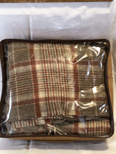 Pendleton wool stadium blanket brown plaid robe in a bag foam seat Case VTG