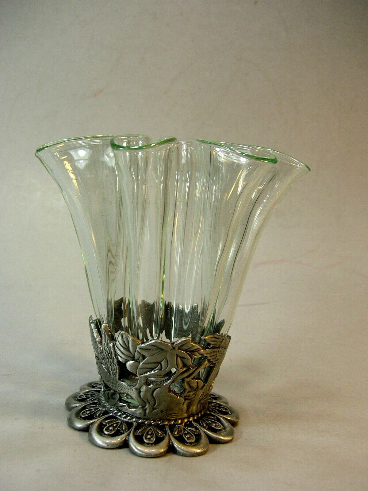 MultiFluted Glass Bud Vase with Pewter Hummingbird Base... So Cute!の