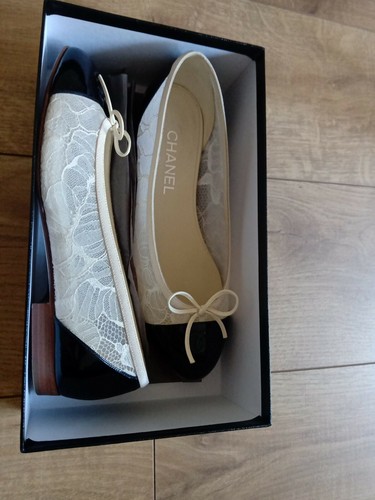 Ballerine Chanel dentelle cru cuir noir verni 38 ou 39 fin neuve