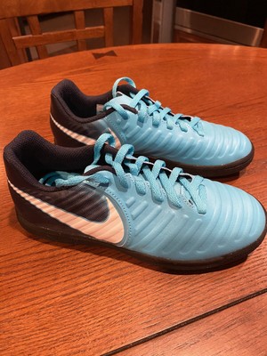 lightest indoor soccer shoe