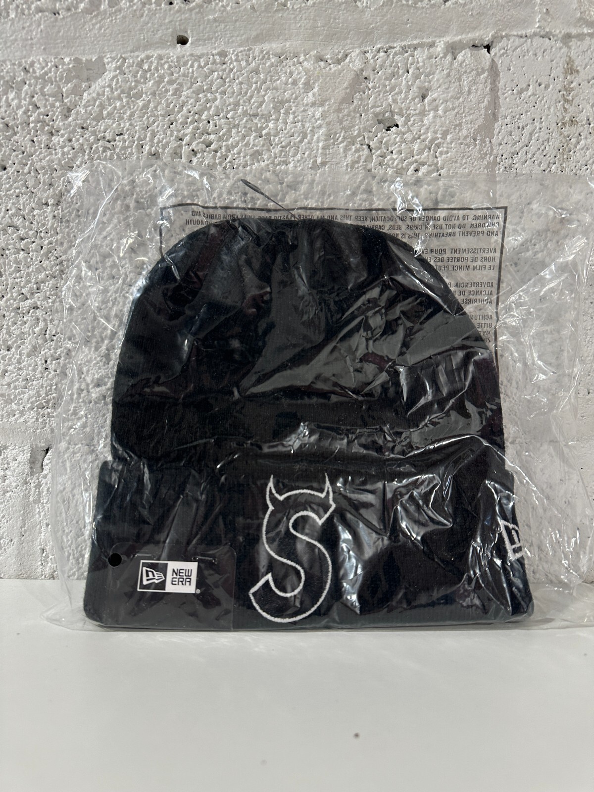 NEW Supreme New Era S Logo Beanie Black FW23BN42 One Size NEW Supreme New Era S Logo Beanie Black FW23BN42 One Size