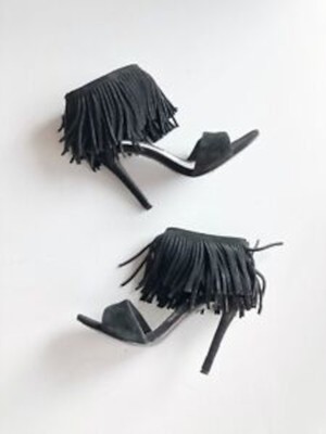 

ALICE+OLIVIA Женские Черные Кожаные Сандалии на Каблуке Gulia Stiletto с Бахромой, Черный, S506714106