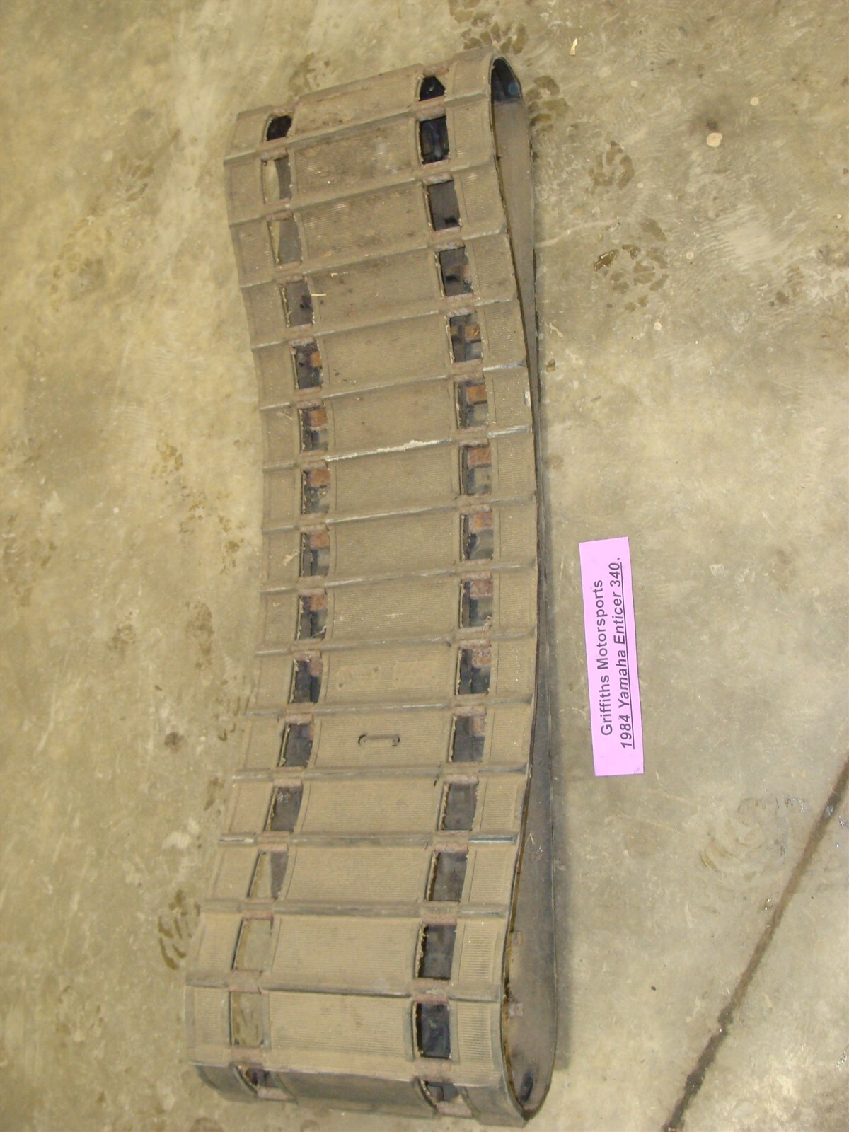 1984 YAMAHA ENTICER ET340 oem RUBBER DRIVE TRACK 8j6-47110 1984 YAMAHA ENTICER ET340 oem RUBBER DRIVE TRACK 8j6-47110