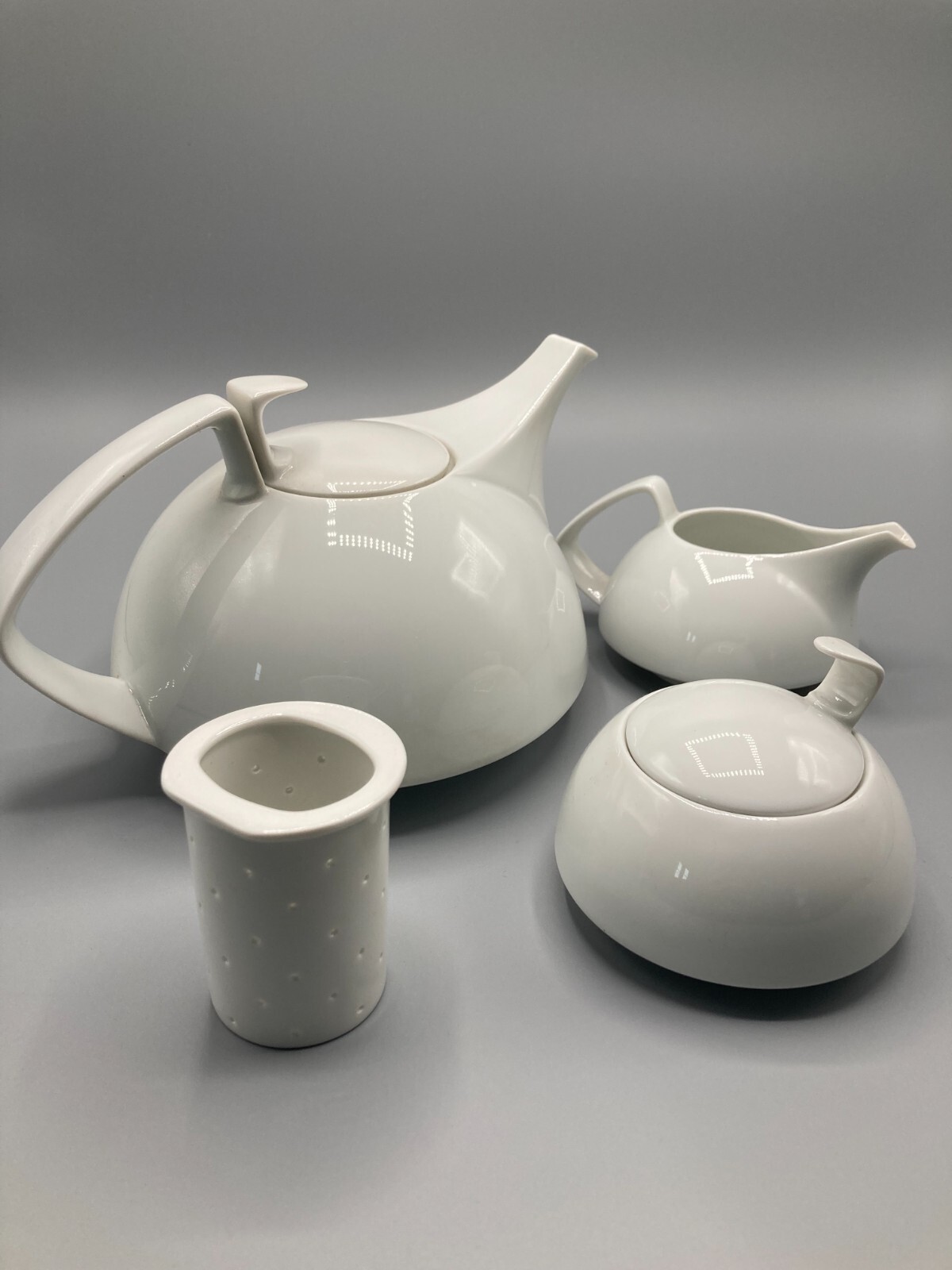 Never used: Walter Gropius 21-pc white Tea Set Rosenthal 