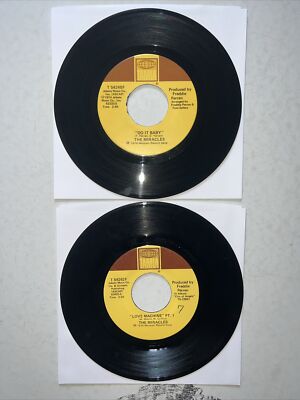 Lot x 2 THE MIRACLES 45 Do It Baby / Love Machine