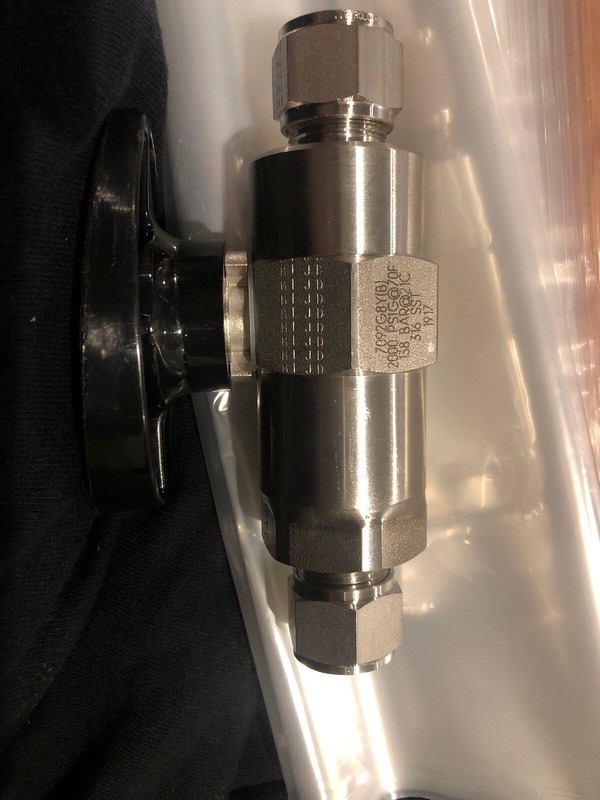 1/2" Tube Ball Valve (2000 Psi) HOKE 7092G8Y (B) New