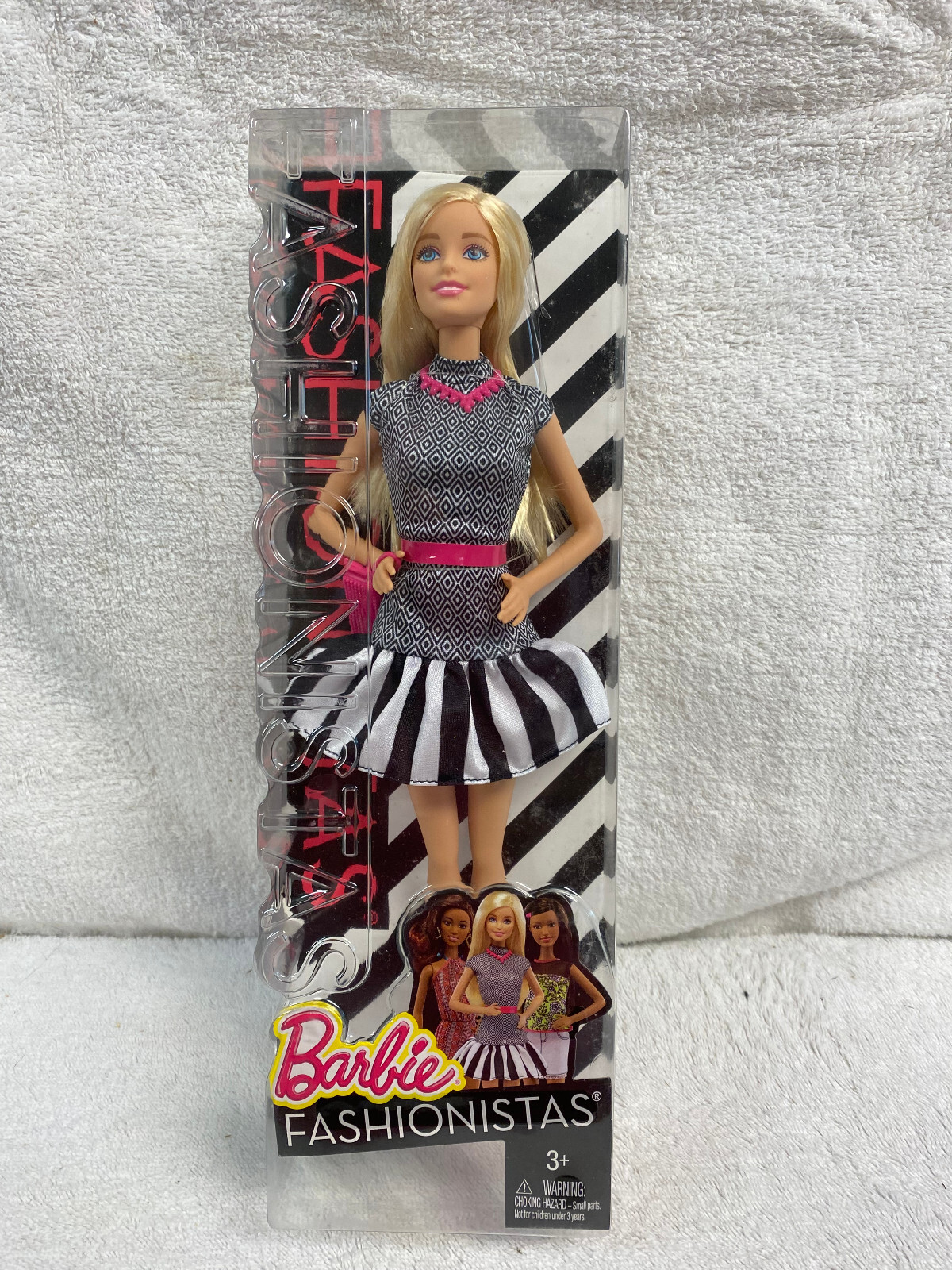 Barbie FASHIONISTAS BARBIE Doll CLN59 #1 Statement Stripes