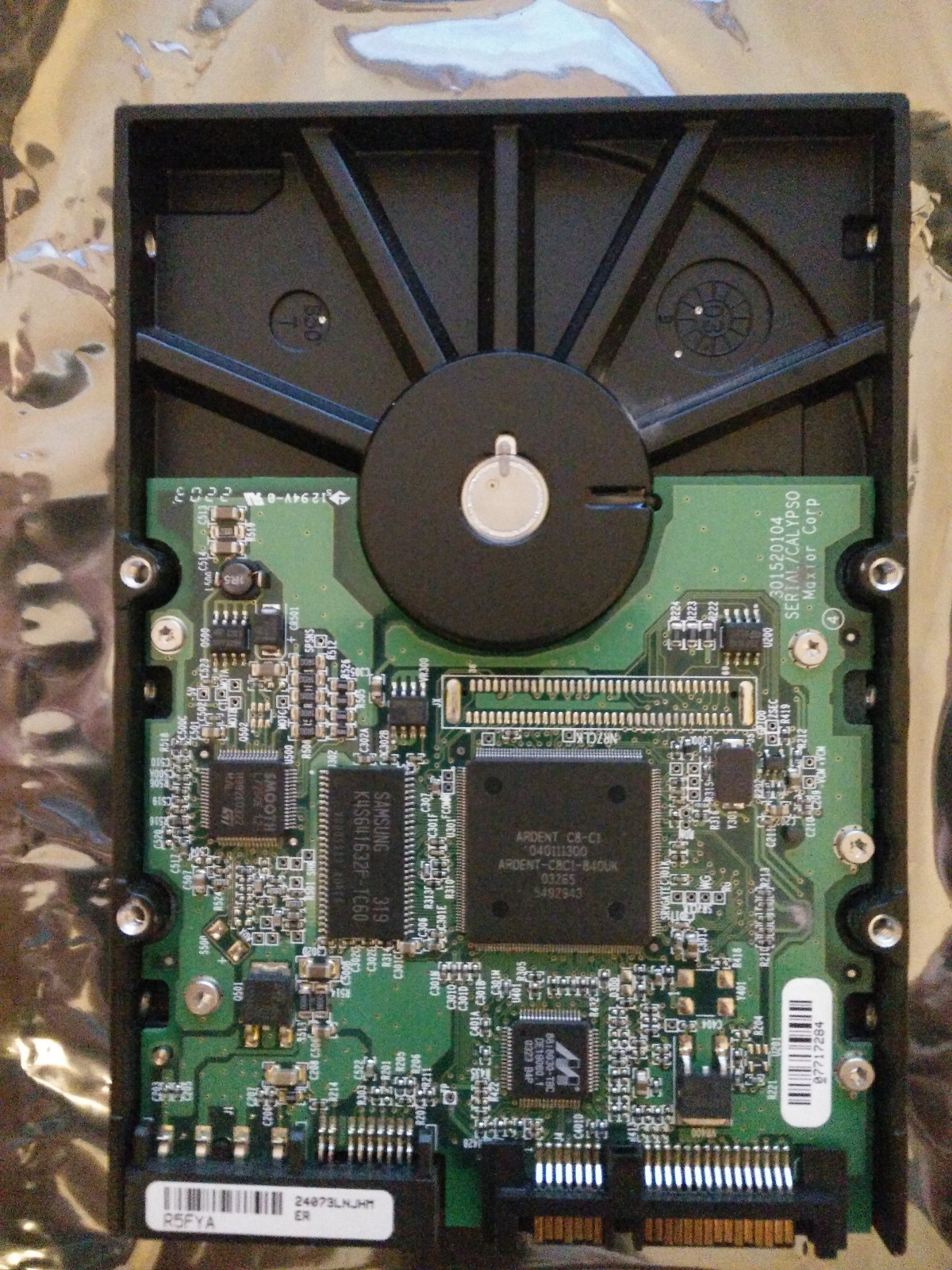 Maxtor DiamondMax Plus 9 120GB YAR51EW0 KGCD 08AUG2003 Singapore C71 301520104