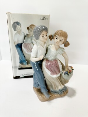 Mallorca  Sweethearts in Love  - Boy and Girl Flower Basket Porcelain Figurine