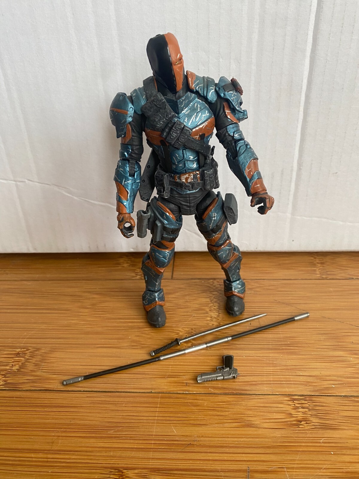 BATMAN: ARKHAM ORIGINS DEATHSTROKE フィギュア Amazon.com: 【ビデオゲーム・マスターピース】『バットマン