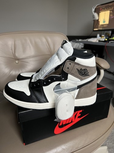 JORDAN SIZE 8- JORDAN 1 RETRO OG HIGH DARK MOCHA 555088-105 (2020)
