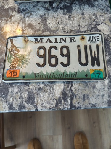 Retired Maine License Plate CHICKADEE STATE BIRD - VACATIONLAND
