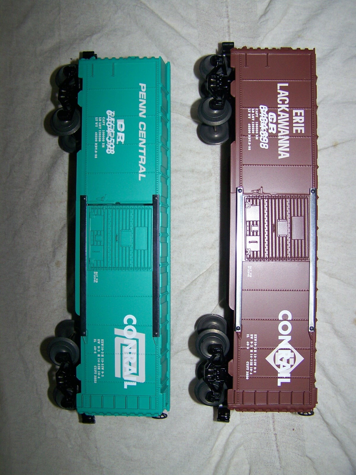 Lionel #6-21756 O27/O 6464 Overstamped Boxcars 2 Car Set Lionel #6-21756 O27/O 6464 Overstamped Boxcars 2 Car Set