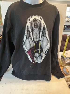 dripping venom snake bite python size X-Large black sweat shirt long sleeve
